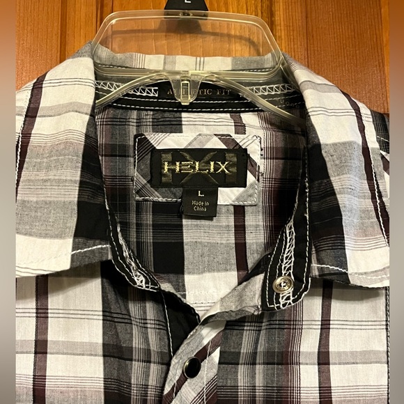 Helix Men’s Athletic Fit Button Down Plaid Shirt - Picture 4 of 10
